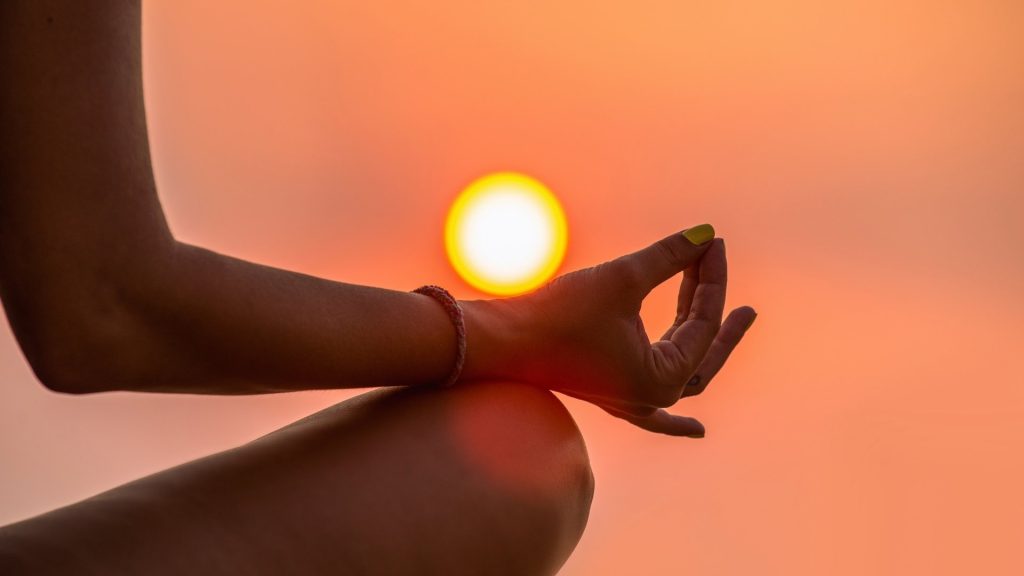 quantum healing incorporates mindfulness techniques like meditation